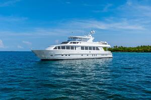 Done Deal 101ft Hargrave Yacht For Sale