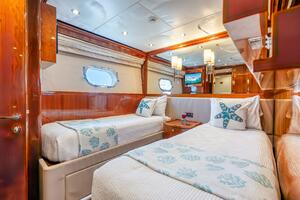Done Deal 101ft Hargrave Yacht For Sale