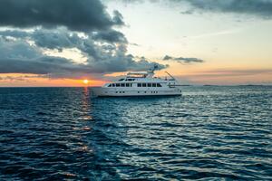 Done Deal 101ft Hargrave Yacht For Sale