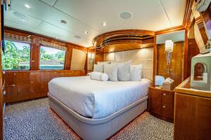 Done Deal 101ft Hargrave Yacht For Sale