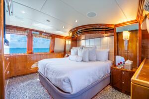 Done Deal 101ft Hargrave Yacht For Sale