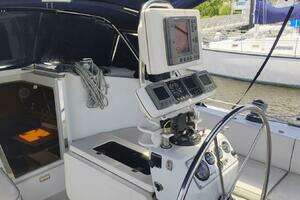 2003 Catalina 350 thumbnail 10