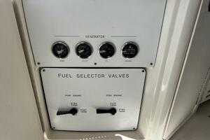 410 cockpit fuel/gen controls