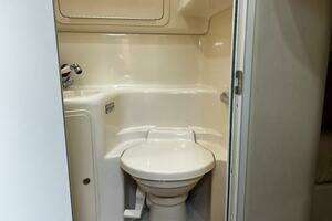 2000 Sea Ray 410 Sundancer thumbnail 25