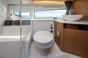 2026 Beneteau Antares 11 thumbnail 11