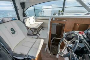 2026 Beneteau Antares 11 thumbnail 8