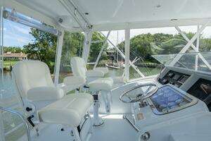 2001 Hatteras 50 Convertible thumbnail 21