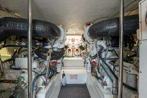 2001 Hatteras 50 Convertible thumbnail 46