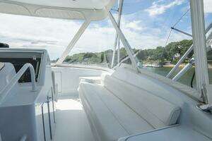 2001 Hatteras 50 Convertible thumbnail 16