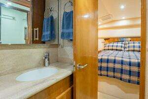 2001 Hatteras 50 Convertible thumbnail 43