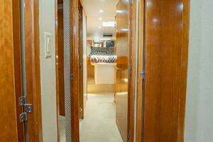 2001 Hatteras 50 Convertible thumbnail 35