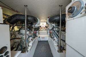 2001 Hatteras 50 Convertible thumbnail 45