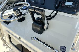 2008 Parker 2501 Center Console - Helm