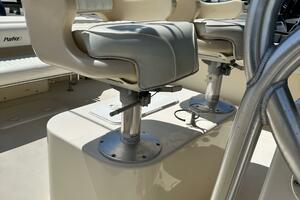 2008 Parker 2501 Center Console - Seats