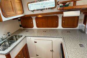 2002 Legacy 34 Express Twin Jet thumbnail 27