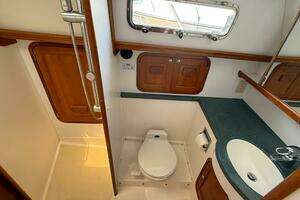 2002 Legacy 34 Express Twin Jet thumbnail 41