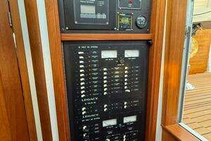 2002 Legacy 34 Express Twin Jet thumbnail 57