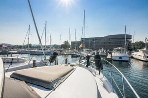 PerfectSeas 42ft Carver Yacht For Sale