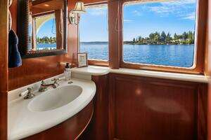 2001 Rayburn Custom Yachts Flush Deck thumbnail 16
