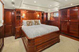 2001 Rayburn Custom Yachts Flush Deck thumbnail 25