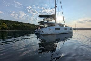 2020-lagoon-46-sail-9906407-20250812011338884-3.jpg