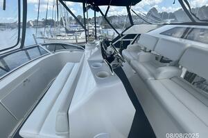 39' Silverton flybridge starboard