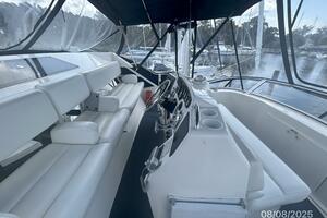39' Silverton flybridge port