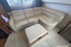 39' Silverton salon starboard seating