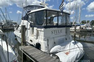 39' Silverton port aft profile