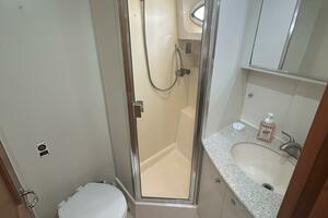 39' Silverton guest stateroom head