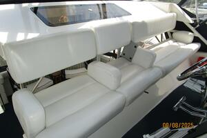 39' Silverton flybridge aft seating1