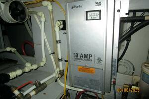 39' Silverton battery charger