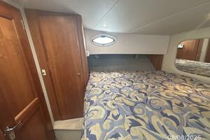 39' Silverton guest stateroom port