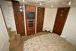 1998 Hatteras 74 Sportdeck thumbnail 27