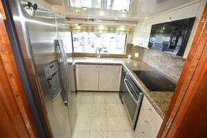 1998 Hatteras 74 Sportdeck thumbnail 23