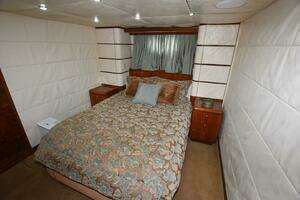 1998 Hatteras 74 Sportdeck thumbnail 26