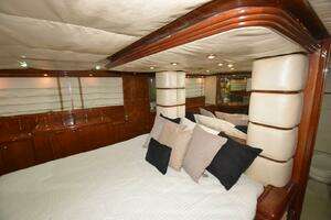 1998 Hatteras 74 Sportdeck thumbnail 8