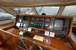 1998 Hatteras 74 Sportdeck thumbnail 29