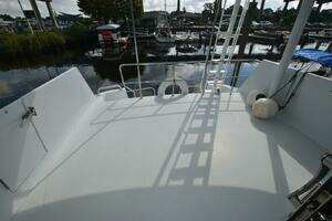 1998 Hatteras 74 Sportdeck thumbnail 3