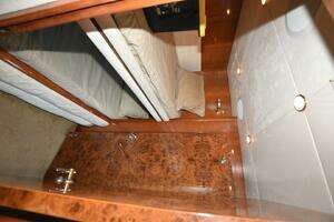 1998 Hatteras 74 Sportdeck thumbnail 32
