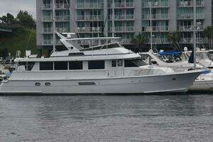 1998 Hatteras 74 Sportdeck thumbnail 1