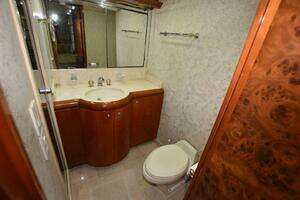 1998 Hatteras 74 Sportdeck thumbnail 30