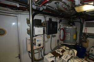 1998 Hatteras 74 Sportdeck thumbnail 38