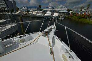 1998 Hatteras 74 Sportdeck thumbnail 4