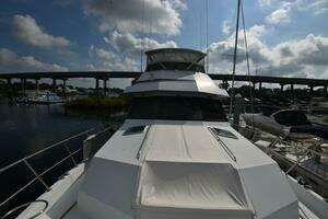 1998 Hatteras 74 Sportdeck thumbnail 6