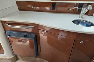 NO WOKE ZONE 33ft Sea Ray Yacht For Sale