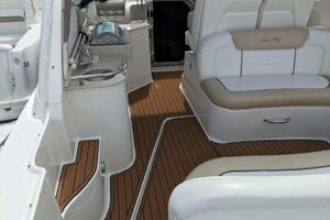 NO WOKE ZONE 33ft Sea Ray Yacht For Sale