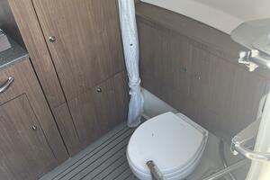 2014 Boston Whaler 350 Outrage Console Interior & Head
