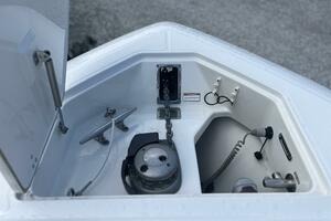 2014 Boston Whaler 350 Outrage Windlass