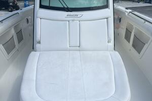 2014 Boston Whaler 350 Outrage Console Lounger